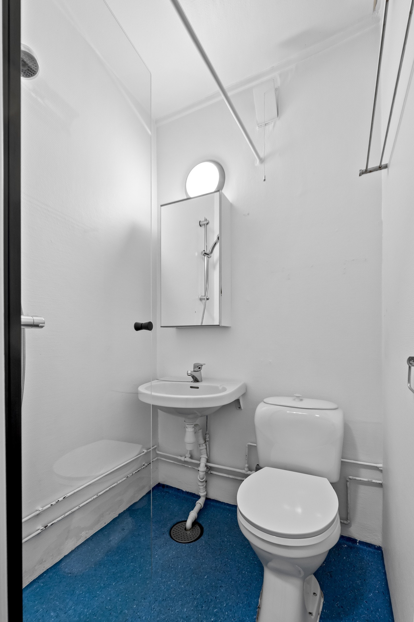 Bad med servant, wc og dusj Galleribilde