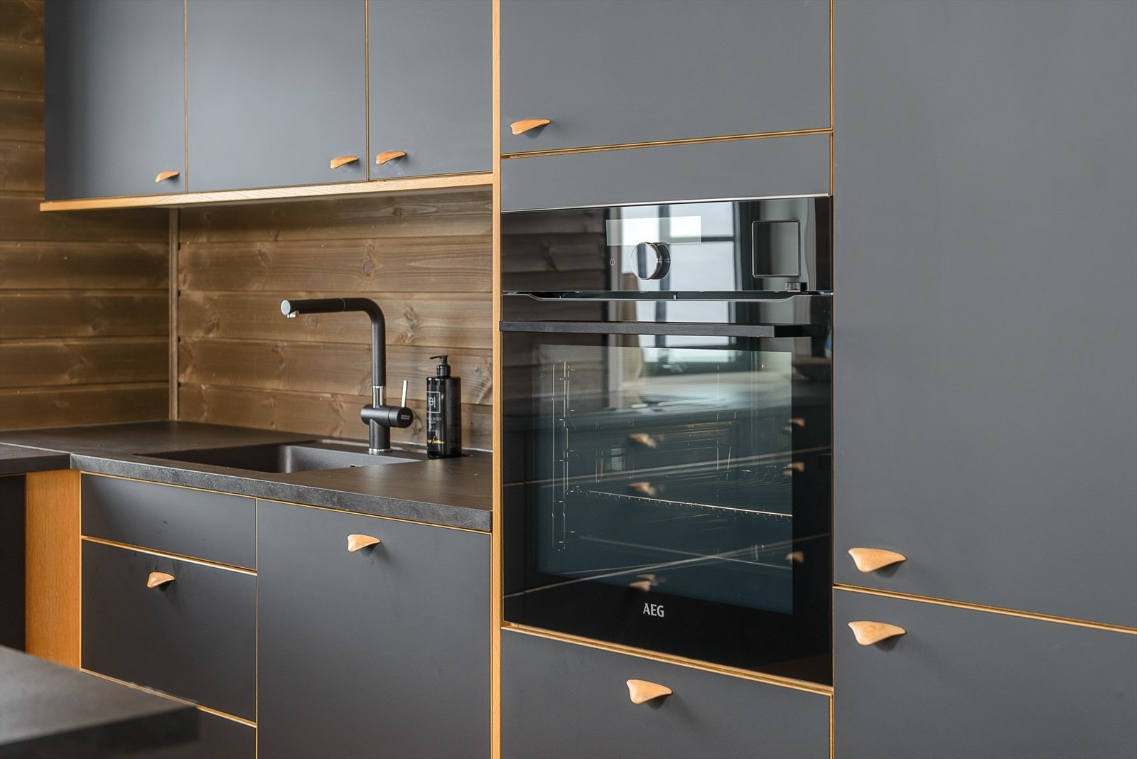 Detaljer setter et fint preg på kjøkkeninnredningen. Galleribilde