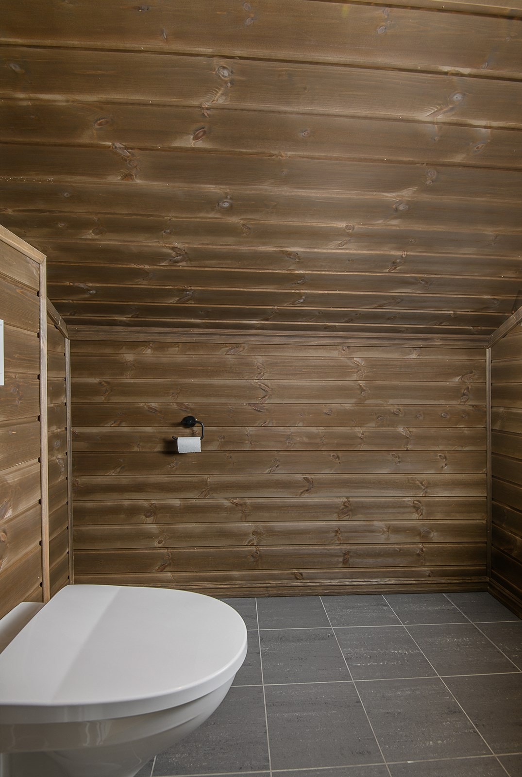 Det er praktisk med ekstra WC på en hytte som har rikelig med sengeplasser. Galleribilde