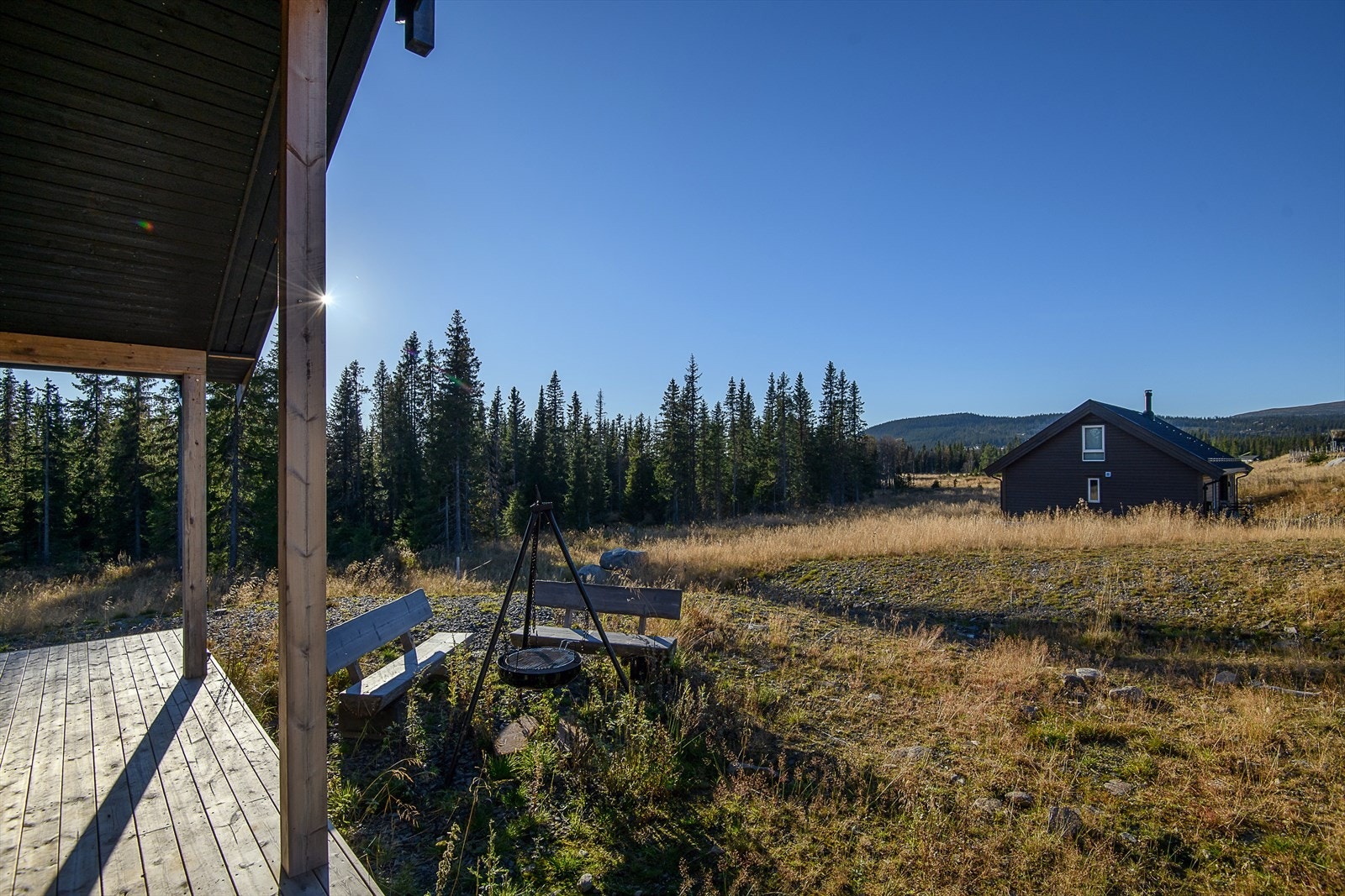 Det er fine solforhold på eiendommen og et ypperlig utgangspunkt for turer, sommer som vinter. Oppkjørte skiløyper går like i nærheten. Galleribilde