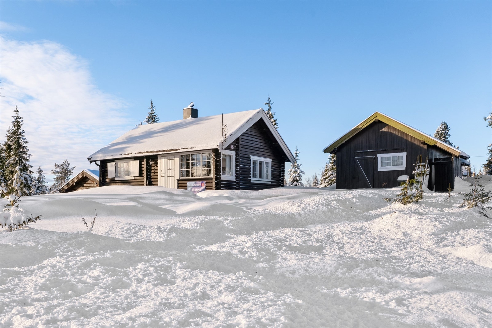 Velkommen til Idylliske Lauvlia 15 i all sin vinterprakt. Foto: EFKT ( Ola Hvattum / Kristian Haug) Galleribilde