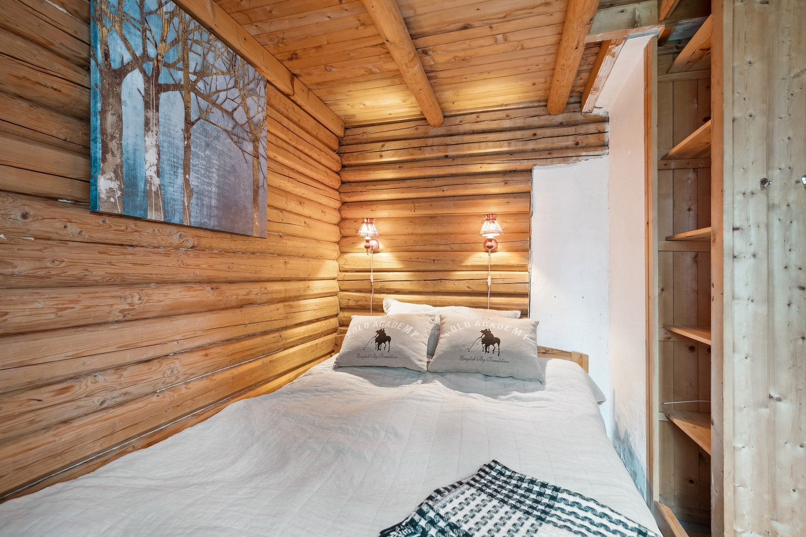 Fra soverom innenfor kjøkken. Galleribilde