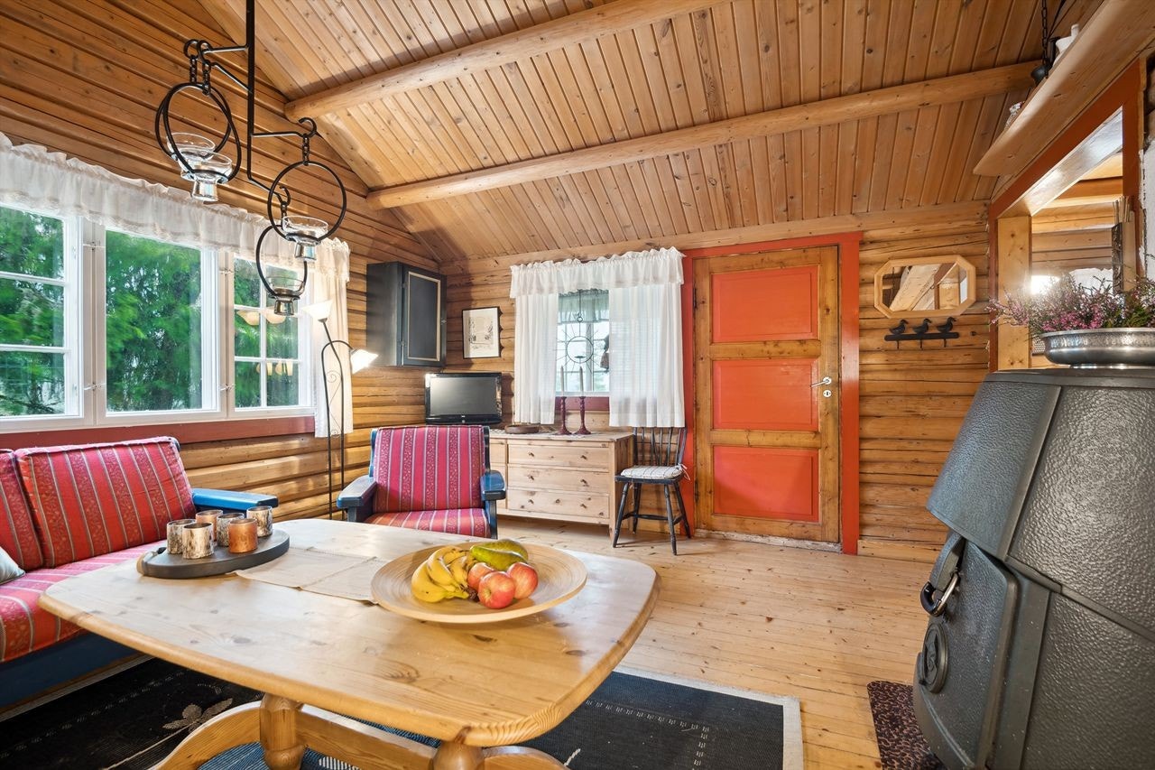 Tømmerveggene gir hytta sitt særpreg. Galleribilde