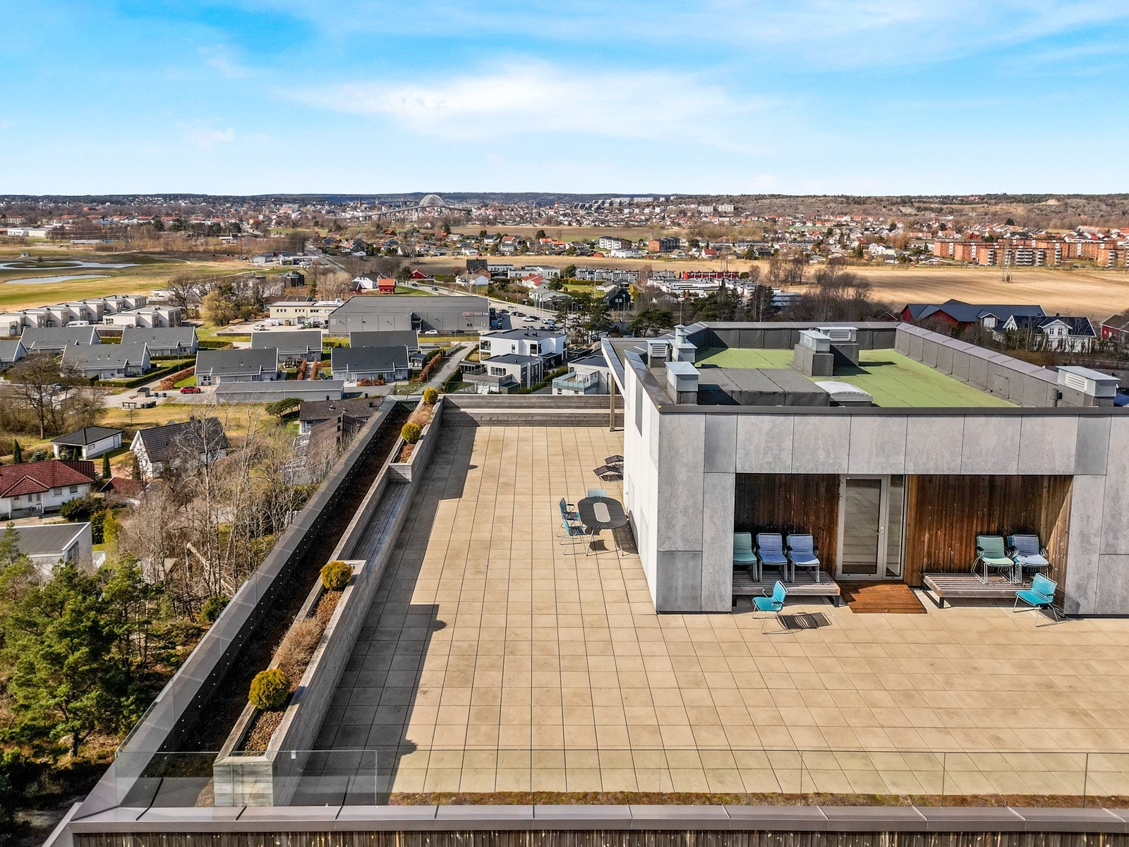 Borettslaget har et fellesrom samt takterrasse som kan bookes av beboerne Galleribilde