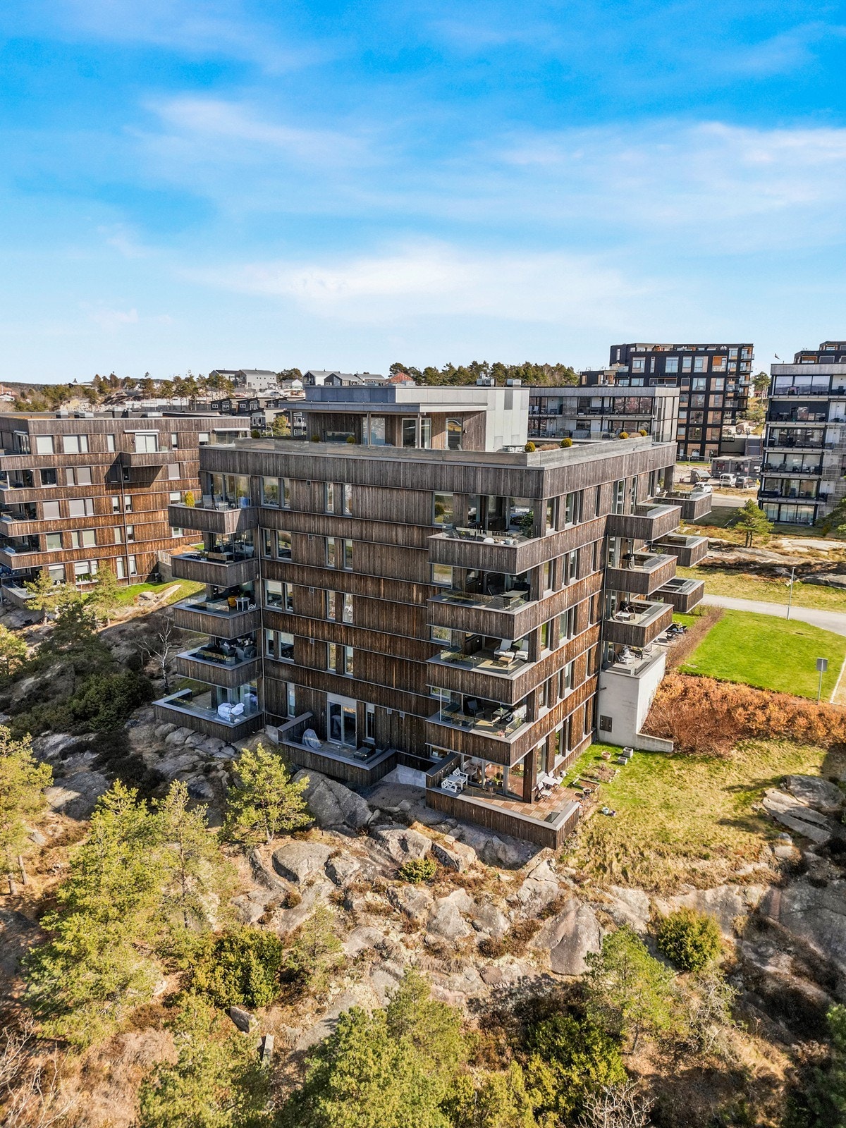 Dette er en god mulighet til å sikre seg en moderne, romslig og velutstyrt leilighet med fantastisk beliggenhet! Galleribilde