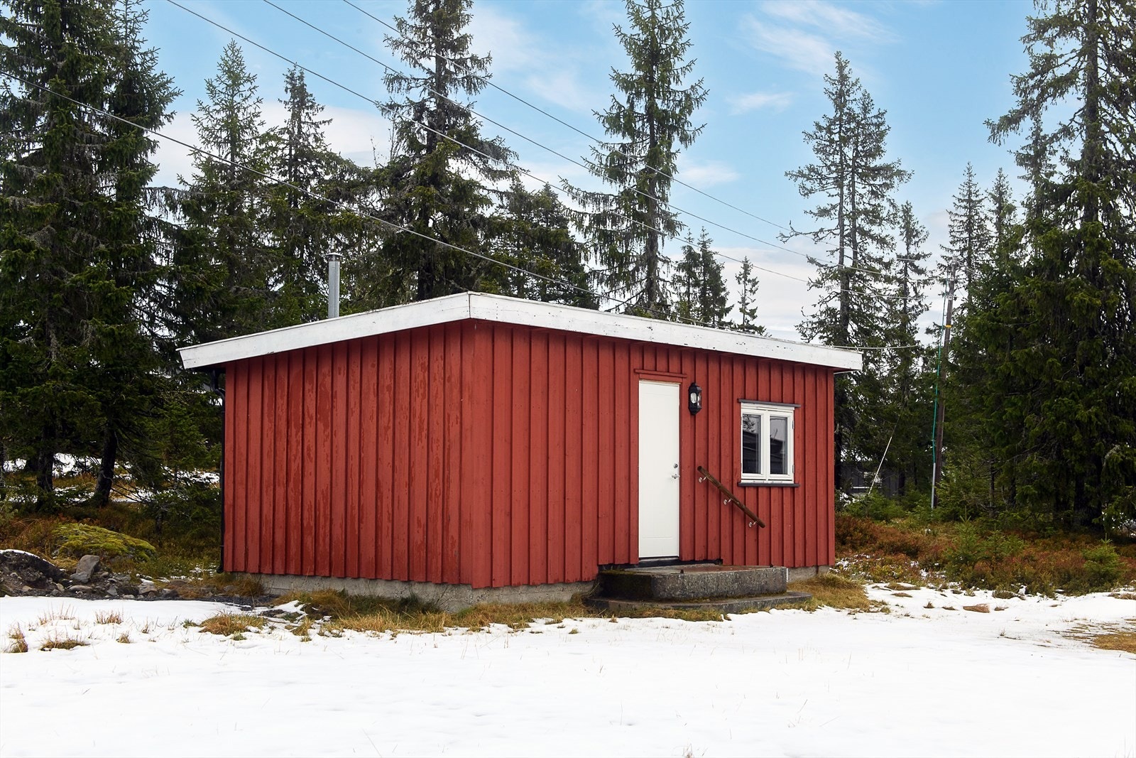 Det er separat uthus på eiendommen. Galleribilde