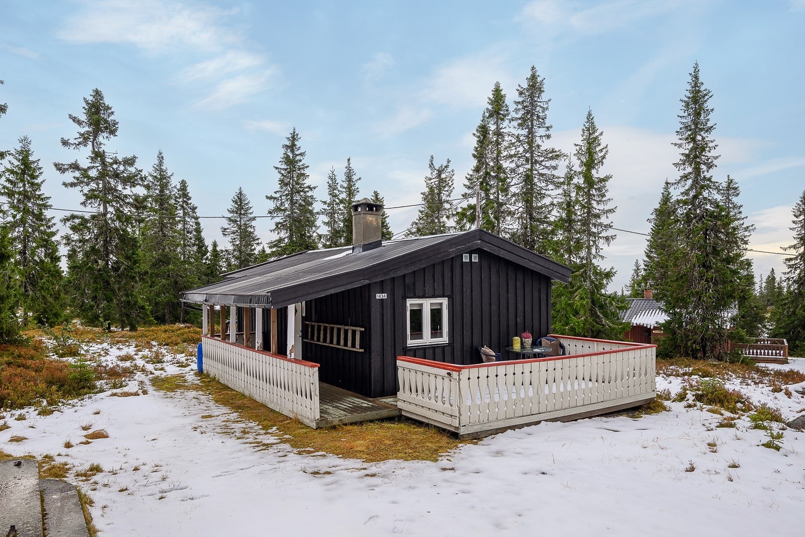 Hytta har et ypperlig utgangspunkt for turer, sommer som vinter. Det er kort vei til både oppkjørte skiløyper og fine, familievennlige turstier. Galleribilde