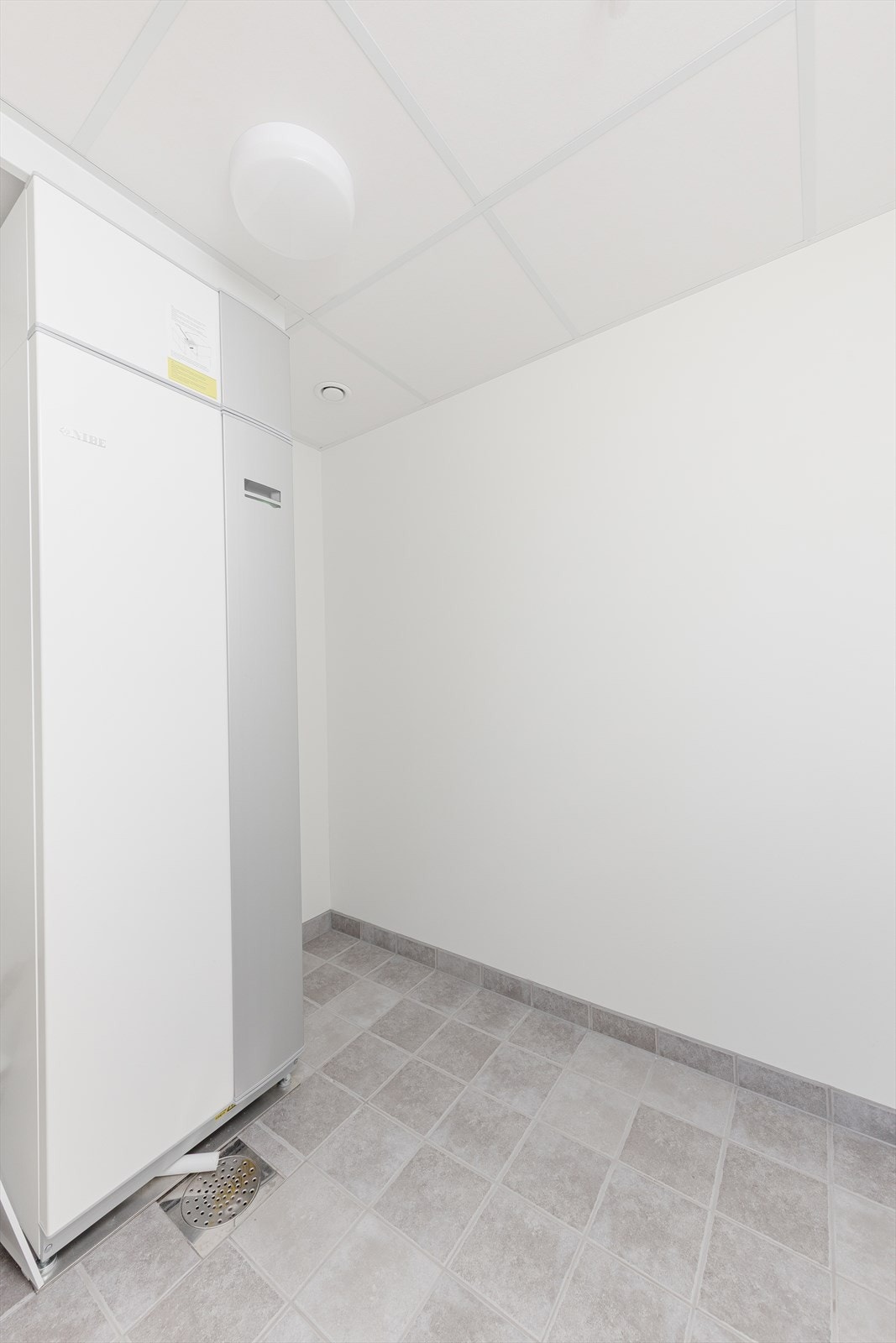 Teknisk rom på innsiden av soverom. Galleribilde