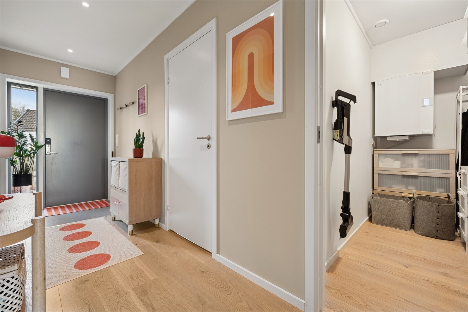 Balansert ventilasjon sikrer godt inneklima i leiligheten. Aggregatet er i den innvendige boden / teknisk rom. Galleribilde