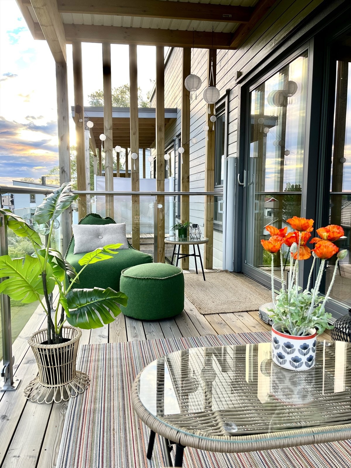 Selgers bilde. Det er utebelysning og utestrøm på verandaen. Galleribilde