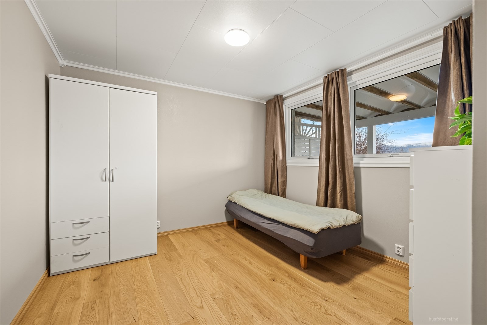 Romslig soverom i underetasjen. Galleribilde