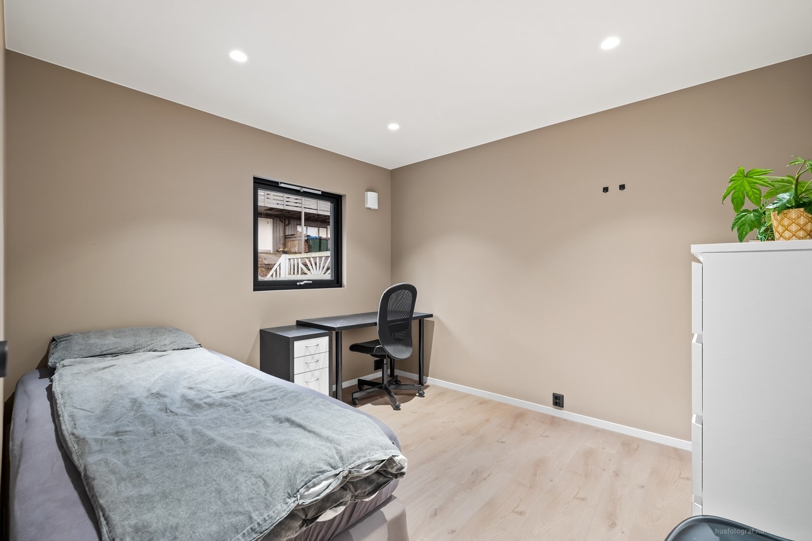 Soverommet kan fint innredes med både seng, kontor pult og garderobeløsning. Galleribilde