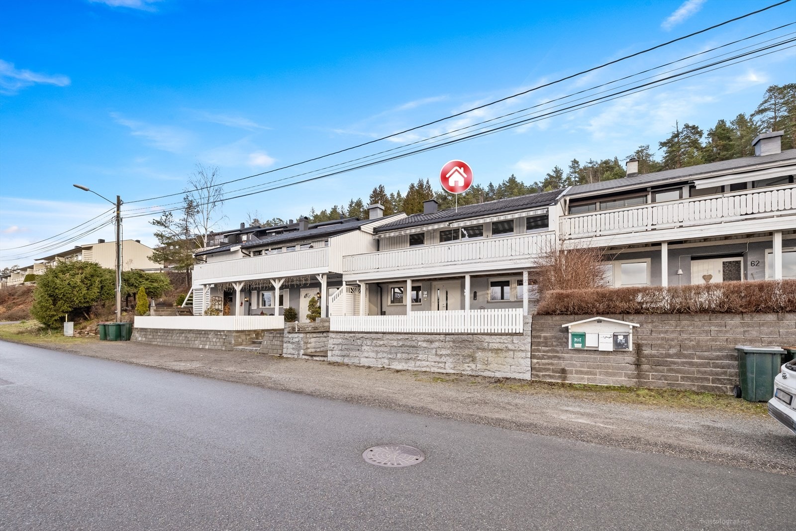 Skafjellveien 64 har en attraktiv og sentral beliggenhet i Skafjellåsen i Sande. Galleribilde