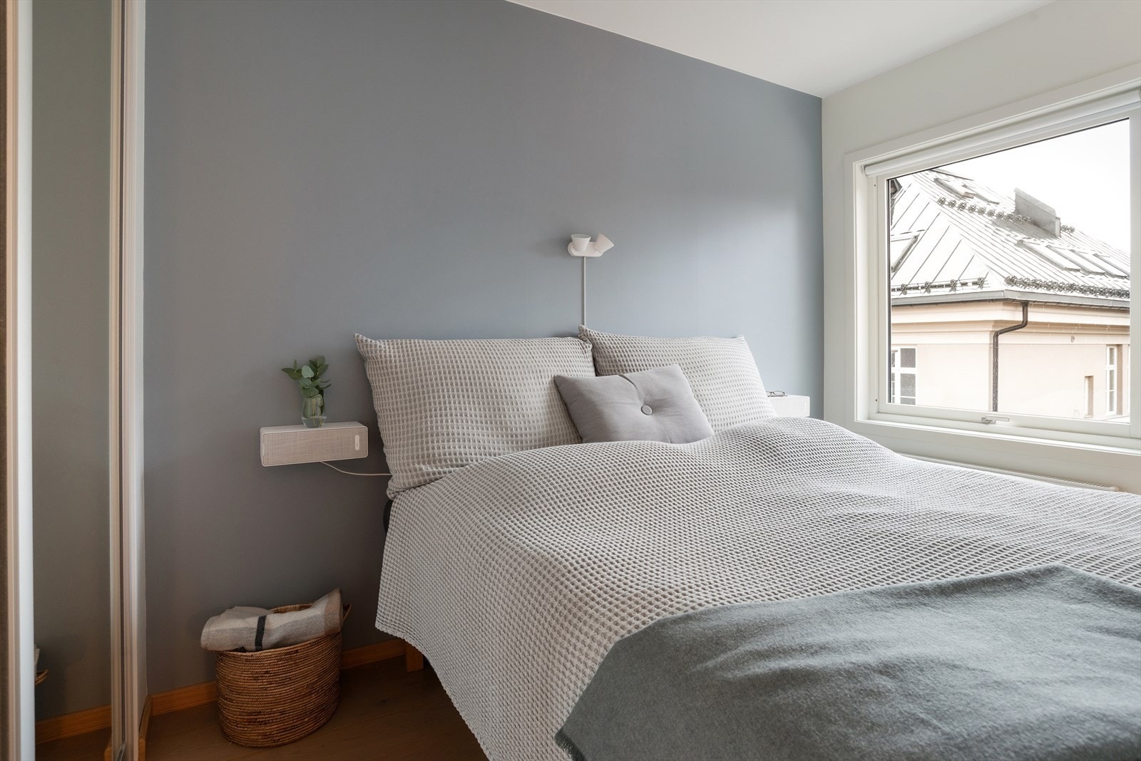 Hovedsoverommet er av god størrelse og rommer fint en dobbeltseng. Galleribilde