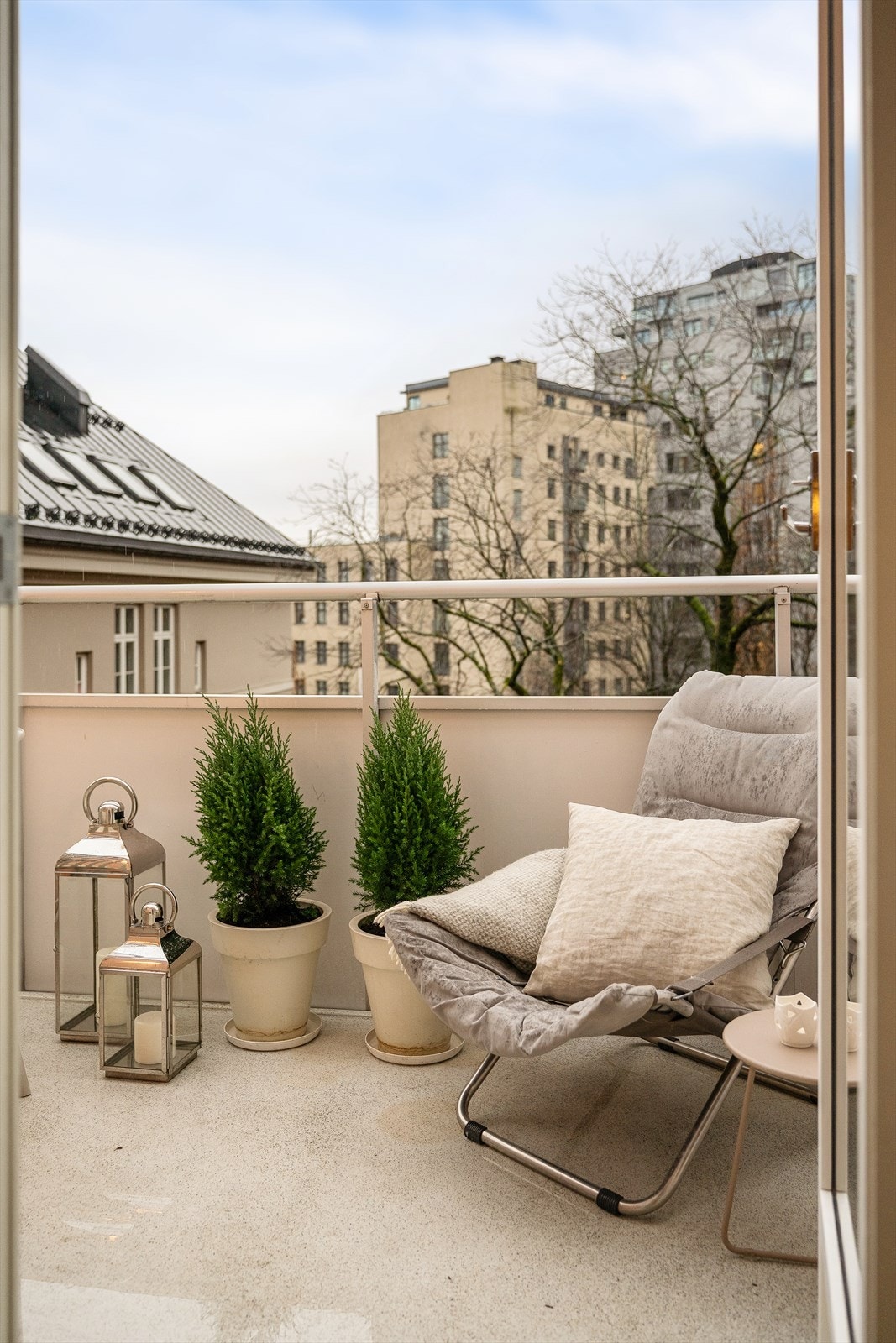 Balkongen er en skjermet og privat uteplass. Galleribilde