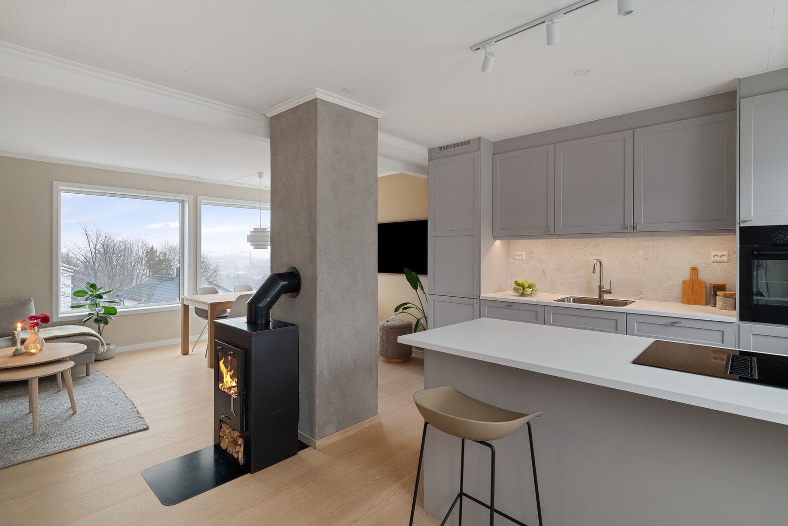 Pipa fungerer utmerket som en romdeler samtidig som rommet oppleves luftig. Galleribilde