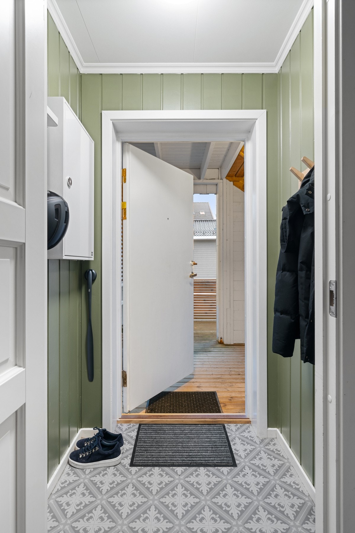 Trivelig inngangsparti gir et godt førsteinntrykk av leiligheten. Galleribilde