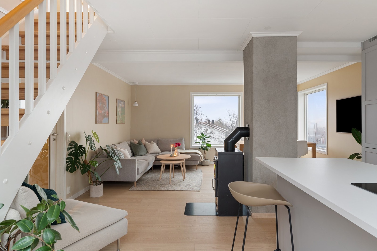 Leiligheten har en god planløsning med gjennomgående bruk av moderne og behagelige farger. Galleribilde