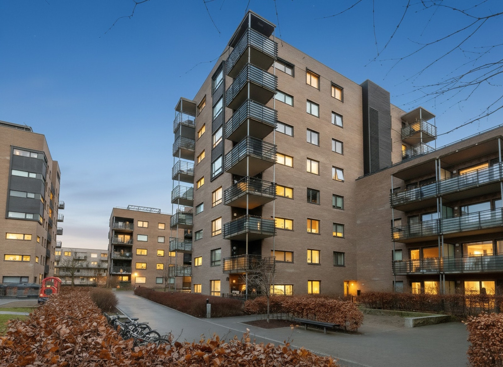 Her bor du sentralt, men likevel tilbaketrukket til med "alt" lett tilgjengelig utenfor døra. Galleribilde