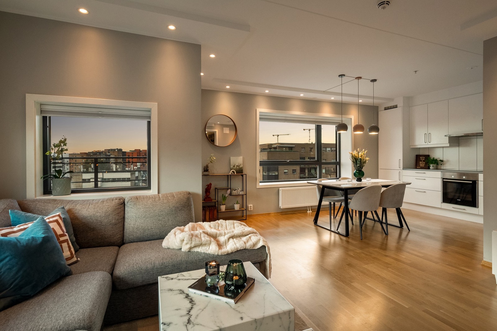 Leiligheten har en god intern beliggenhet som kan by på gode lys-, sol- og utsiktsforhold. Galleribilde