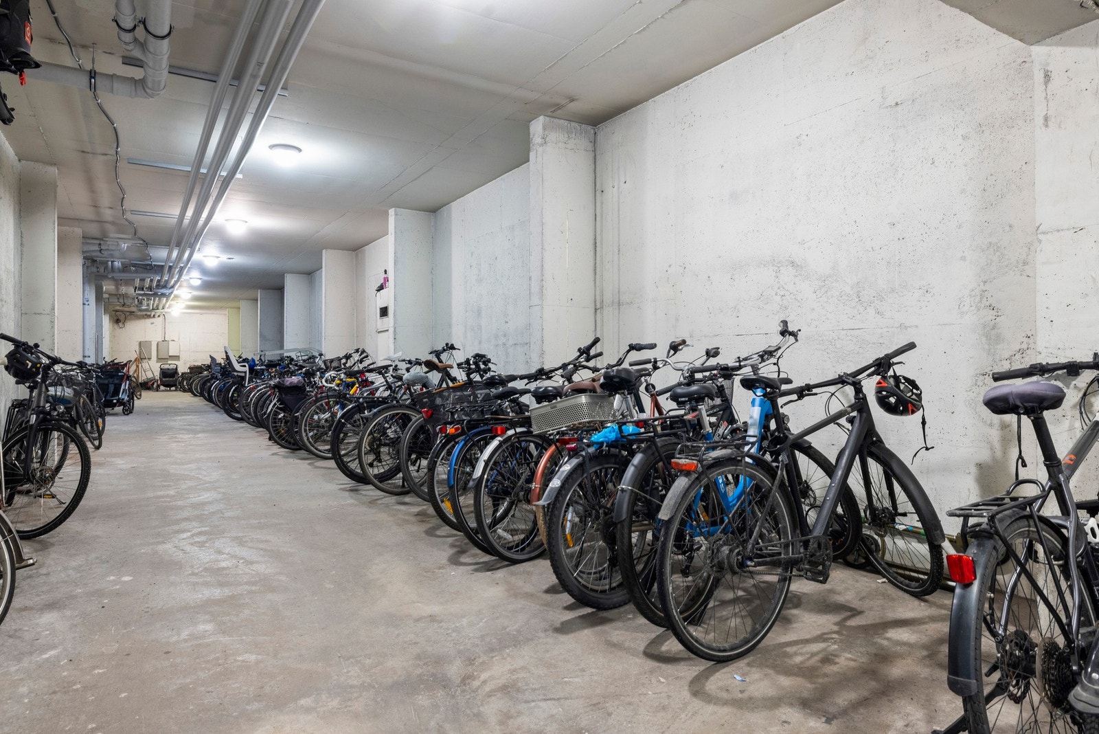 Stort felles sykkelrom Galleribilde