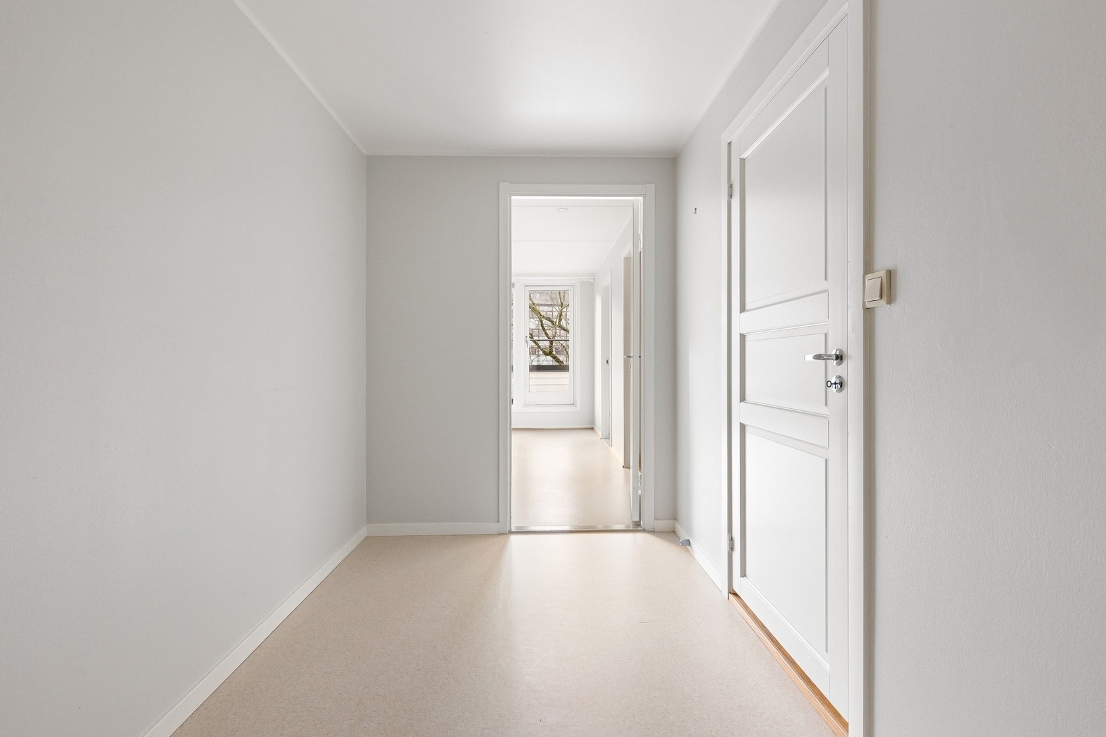 Adkomst til bad via entréen Galleribilde