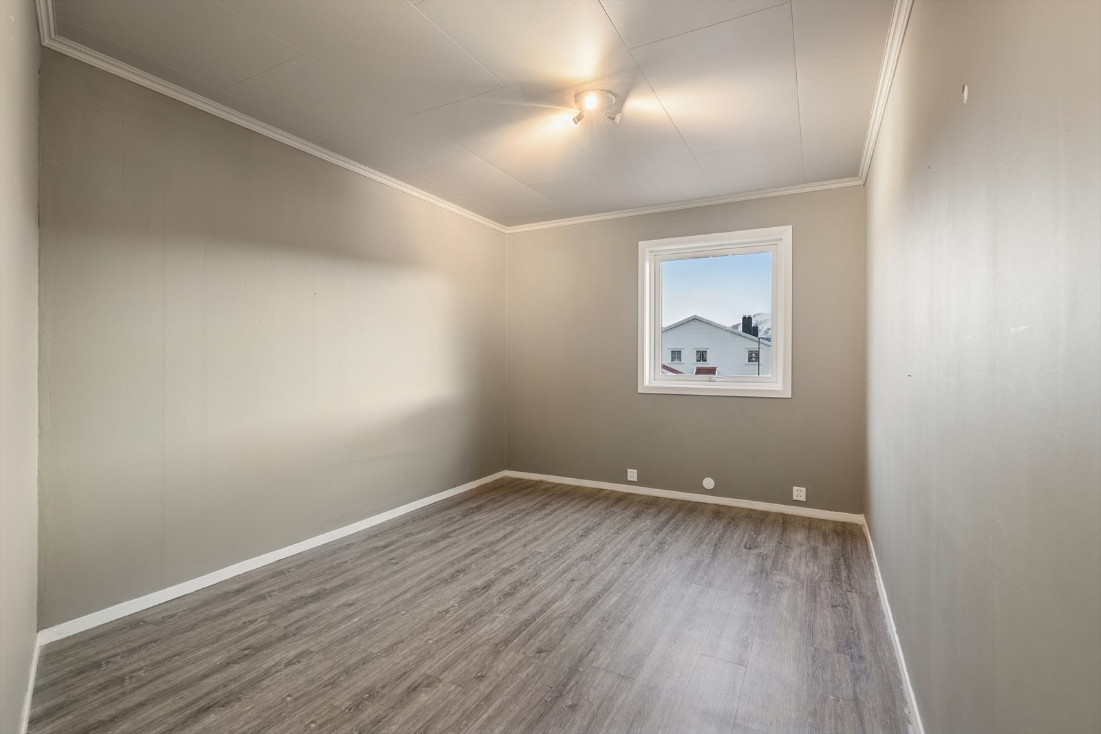 Soverom nr. 2 malt i moderne farger. Galleribilde