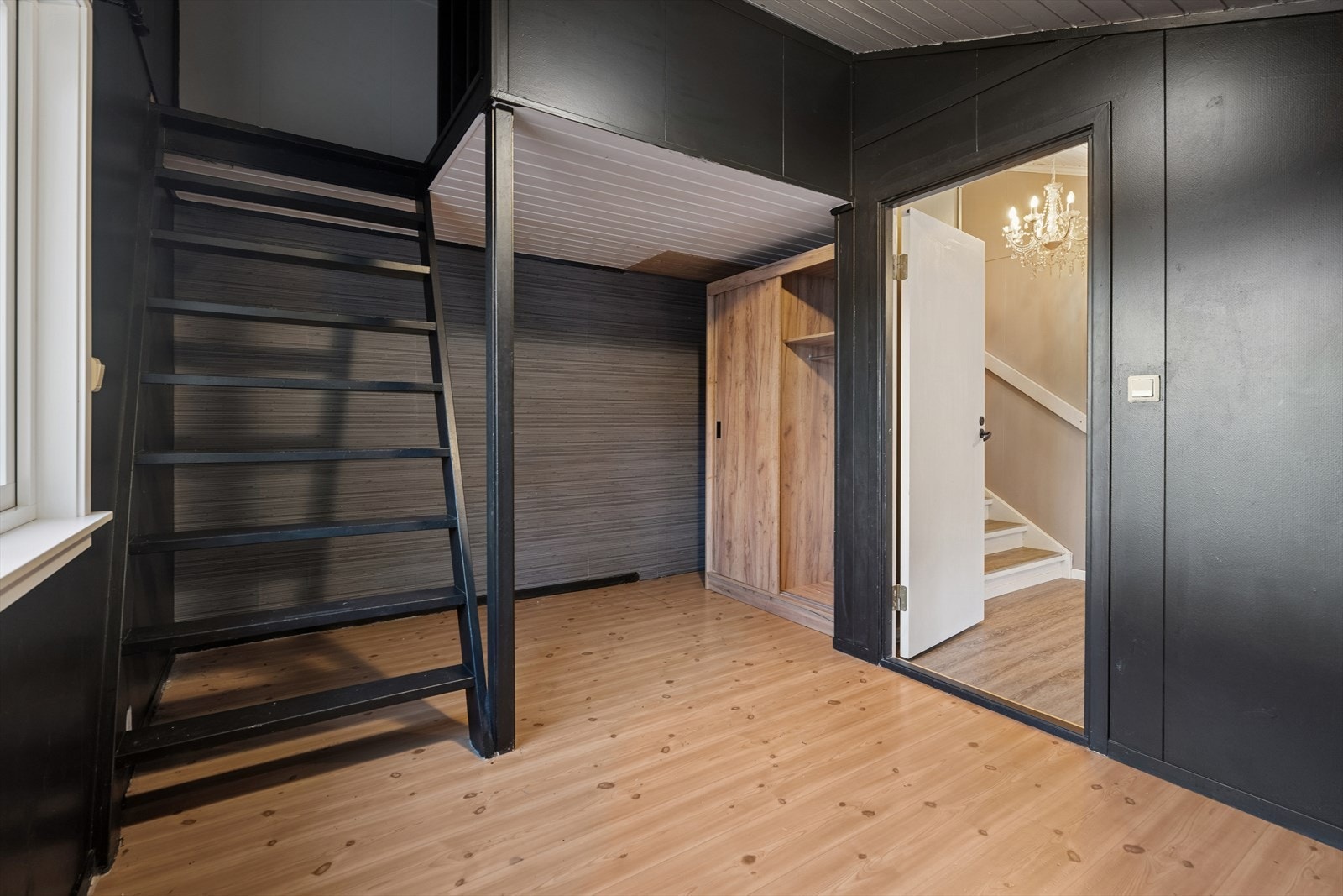 Ekstra lagringsplass på hemsen. Galleribilde