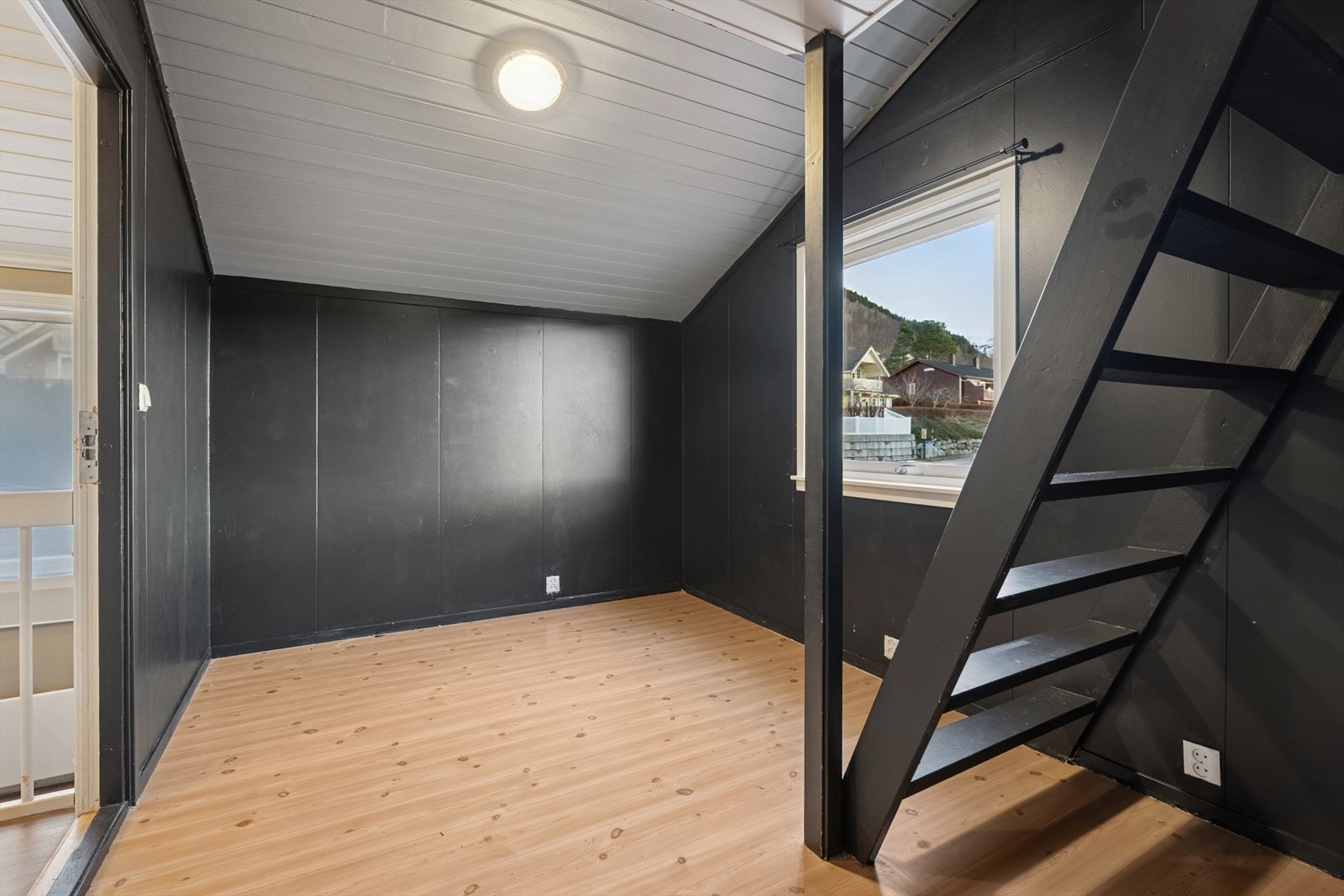 Trapp til hems gir ekstra lagringsplass. Galleribilde