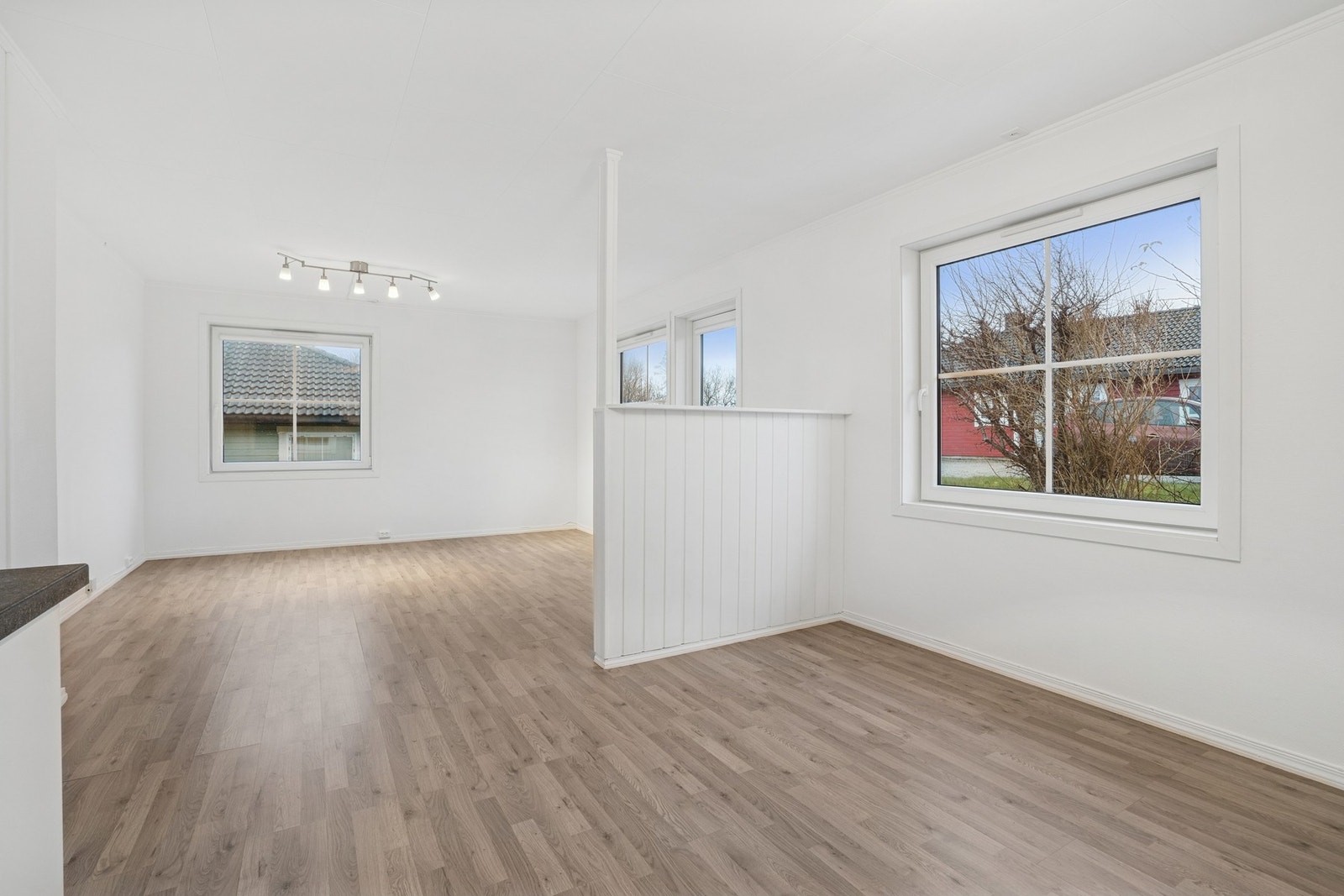 Leiligheten fremstår som praktisk og arealeffektiv, og passer godt for både enslige, par og små husholdninger. Galleribilde