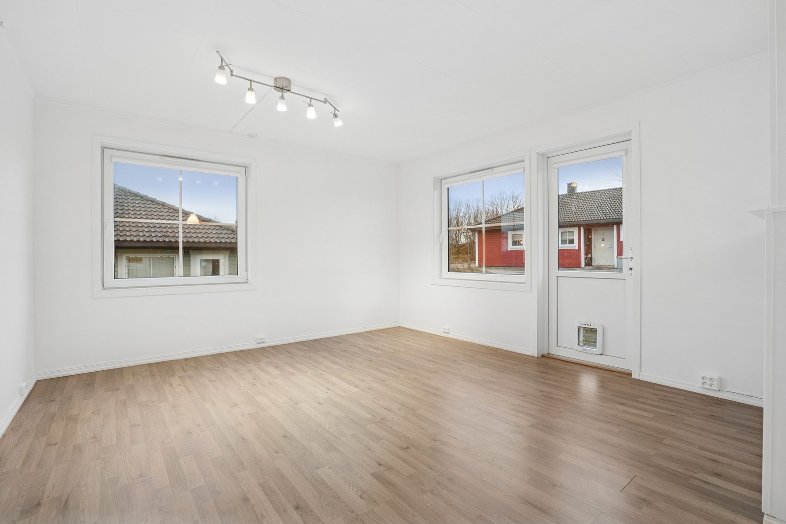 Rekkehusleiligheten består av stue/kjøkken, soverom, entré samt bad/vaskerom. Galleribilde