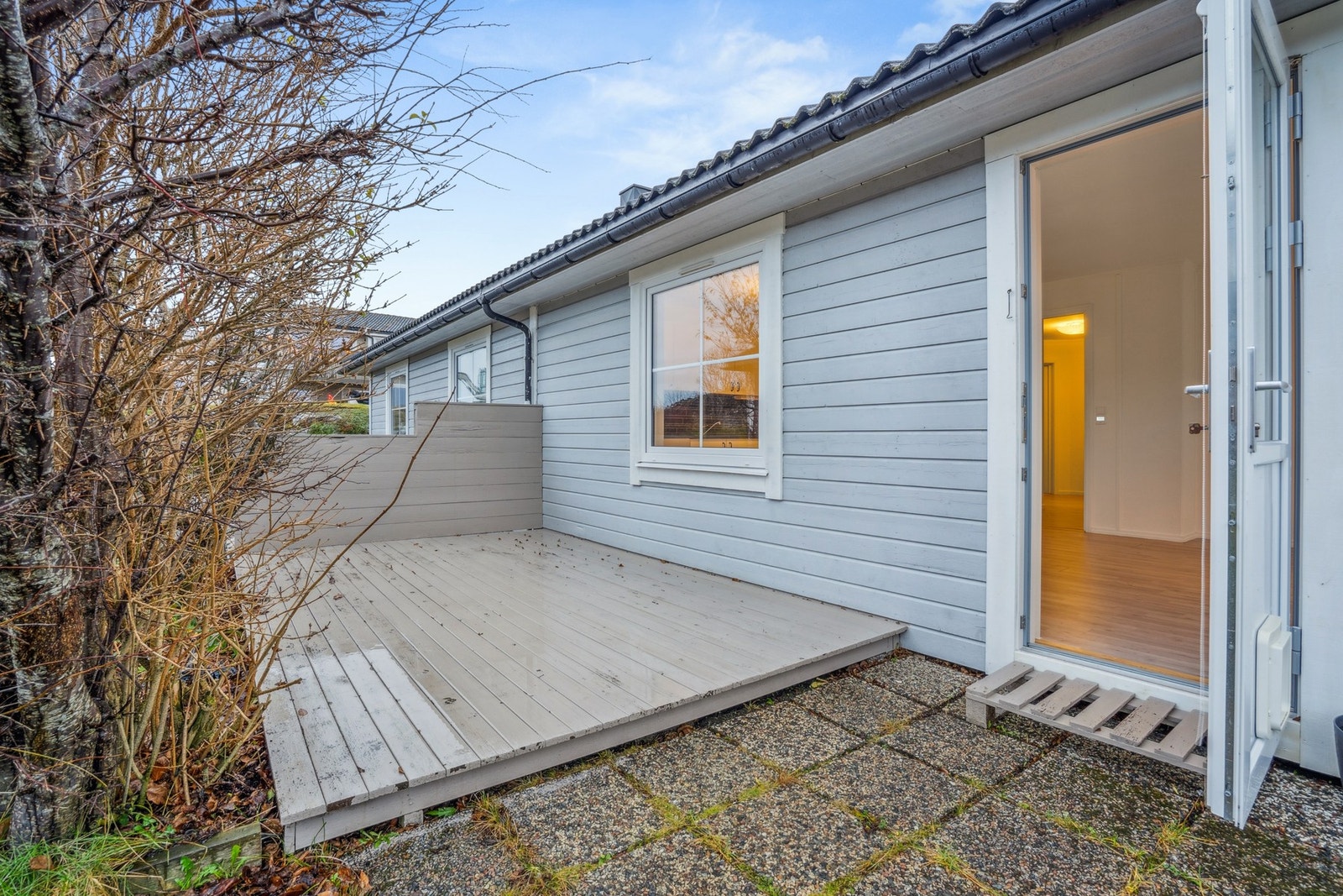 Egen terrasse på med direkte utgang fra stuen. Galleribilde