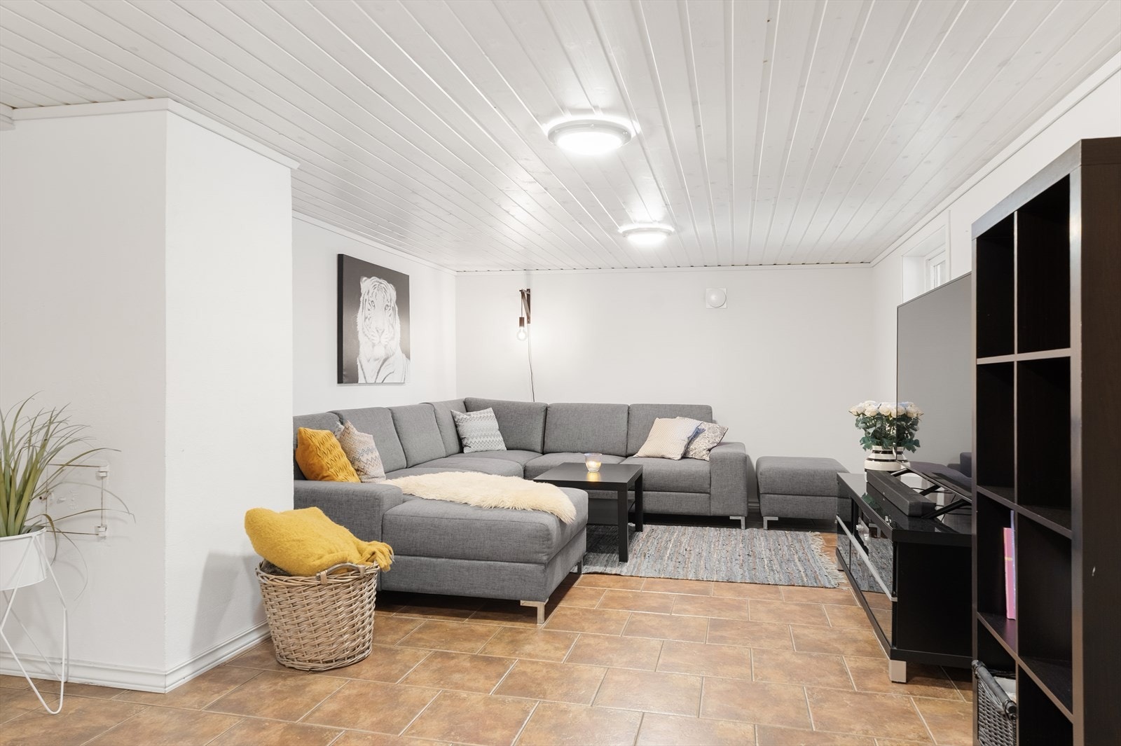 Trivelig kjellerstue - perfekt som TV-stue eller lekerom. Galleribilde