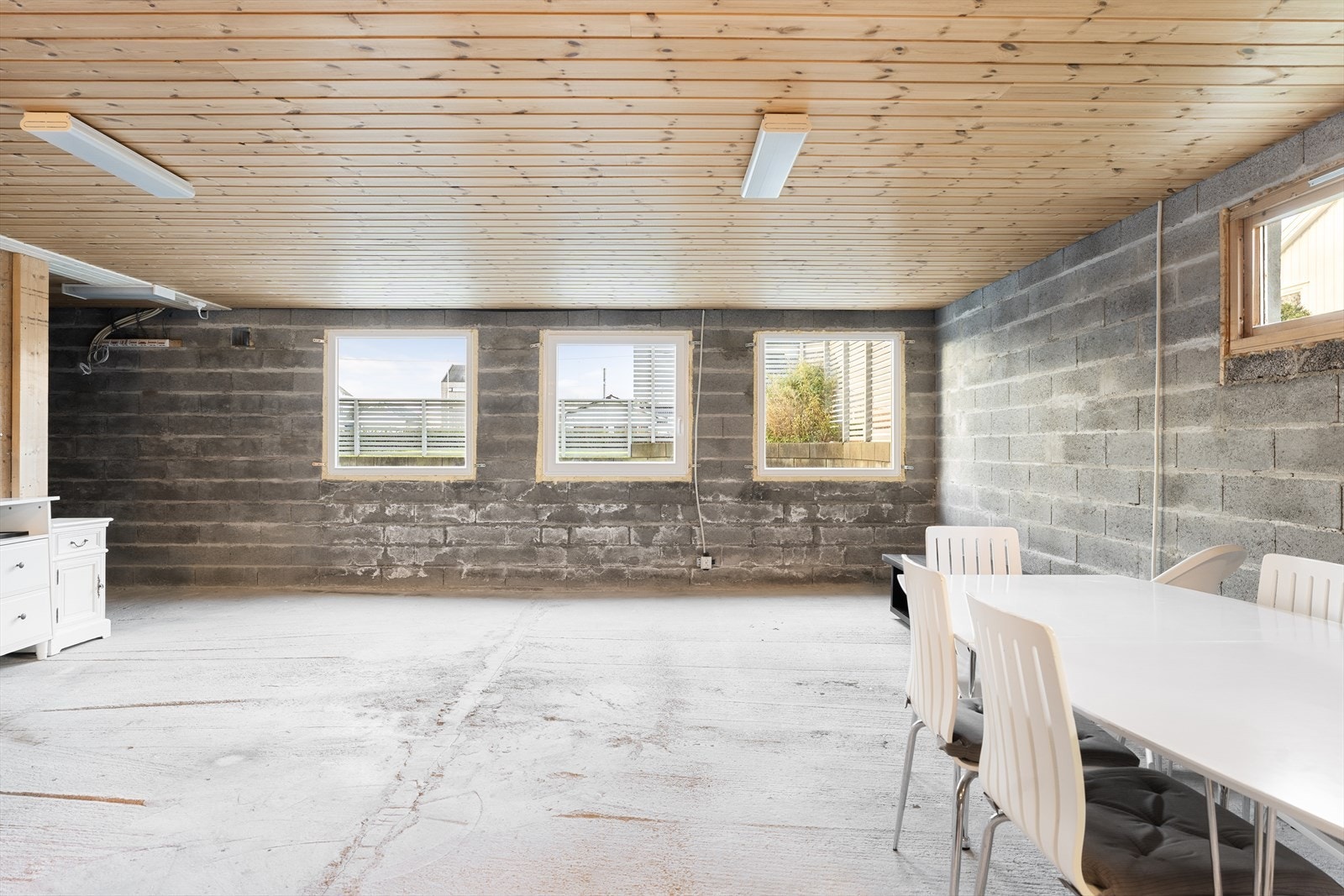 Store vinduer gir lys og mange muligheter. Galleribilde