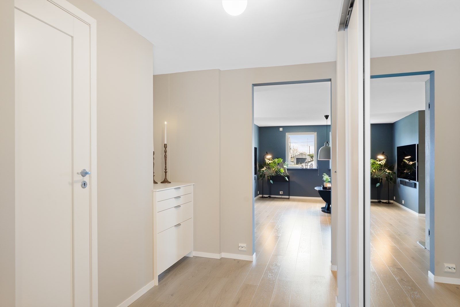 gang som har fin flyt videre inn i boligen. Galleribilde