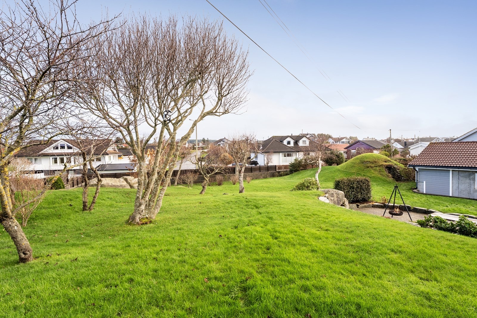 Skjermet hage med flotte grøntarealer Galleribilde