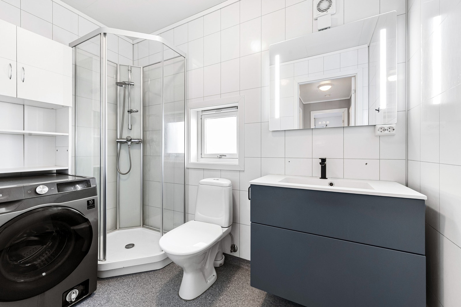 Bad - Ny baderomsinnredning og nytt dusjkabinett i 2021 Galleribilde