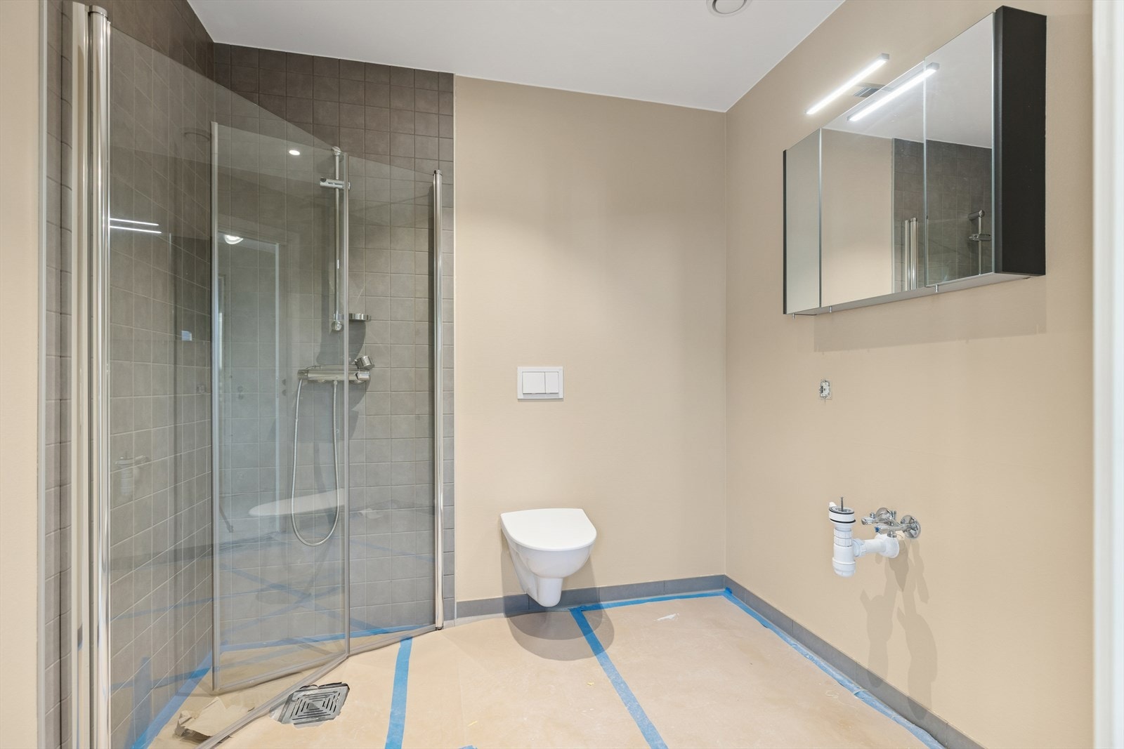 Flott baderom under renovering - klart til ferdigstilling i din stil. Galleribilde