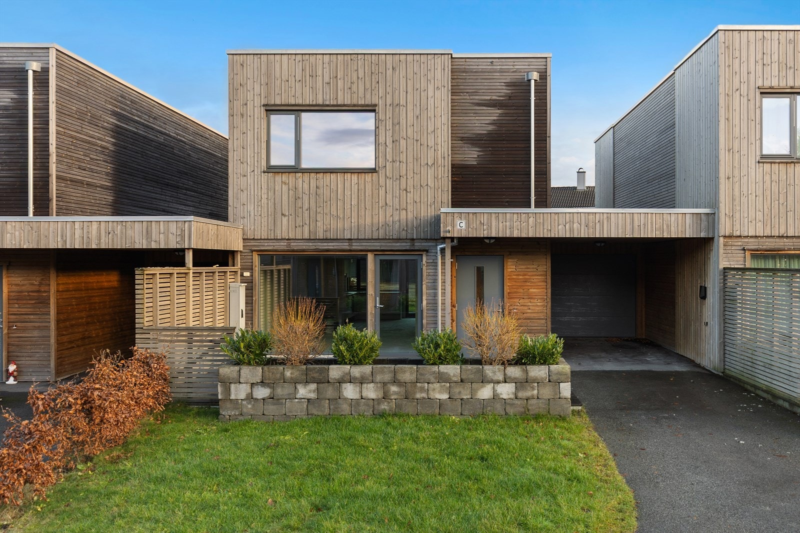 God plass til parkering. Galleribilde