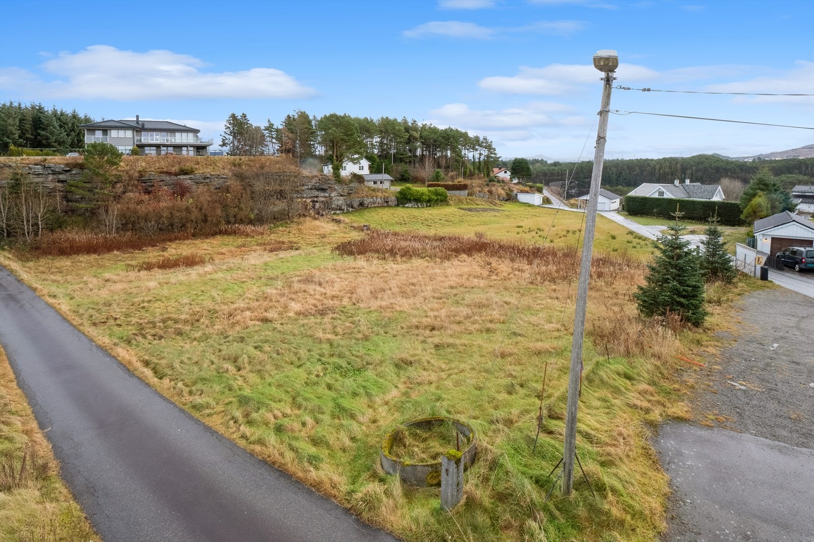 Flat og romslig tomt på 2143 kvm Galleribilde