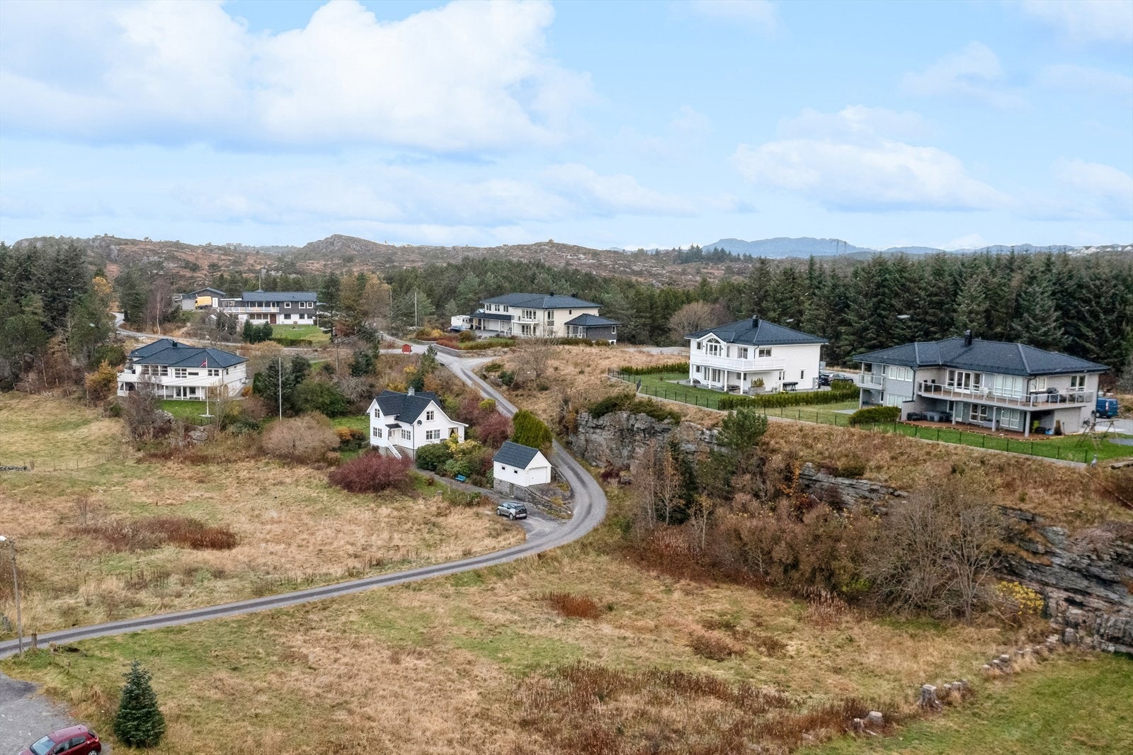 Tinglyst bruksrett til veg og rett til å legge VA-anlegg og ledningsnett på hovedbruket bnr. 11 Galleribilde