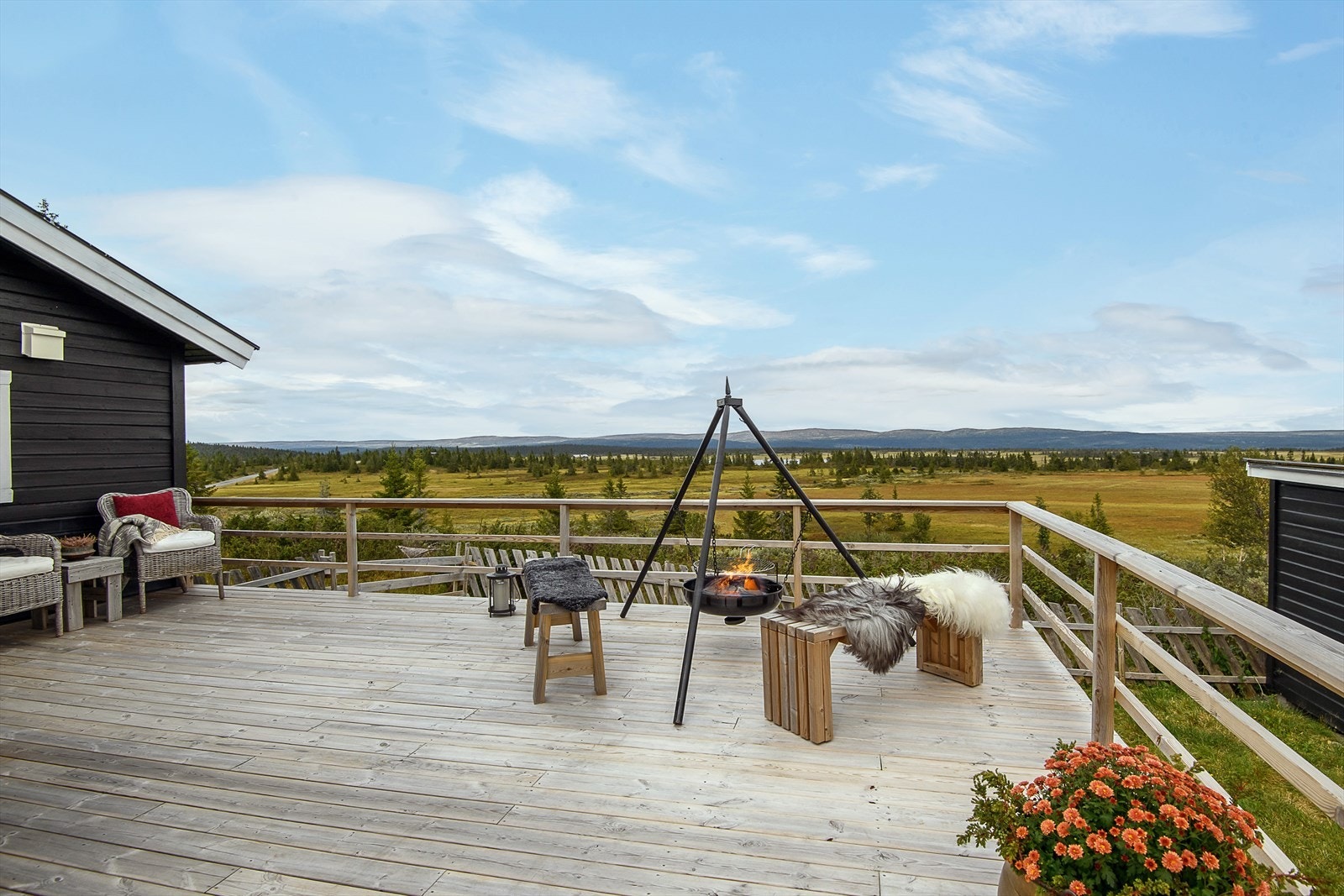 Den romslige, og solrike terrassen ble satt opp i 2021. Galleribilde