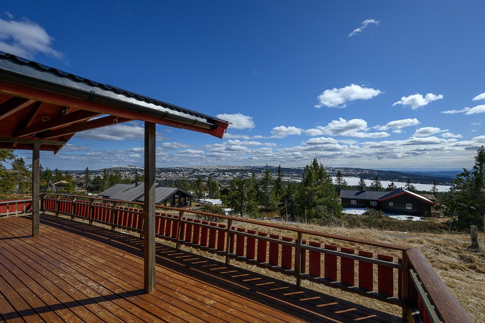 Området byr på et fantastisk helårs turterreng med milevis med oppkjørte løyper vinterstid, samt stier og flotte turmål sommerstid. Galleribilde