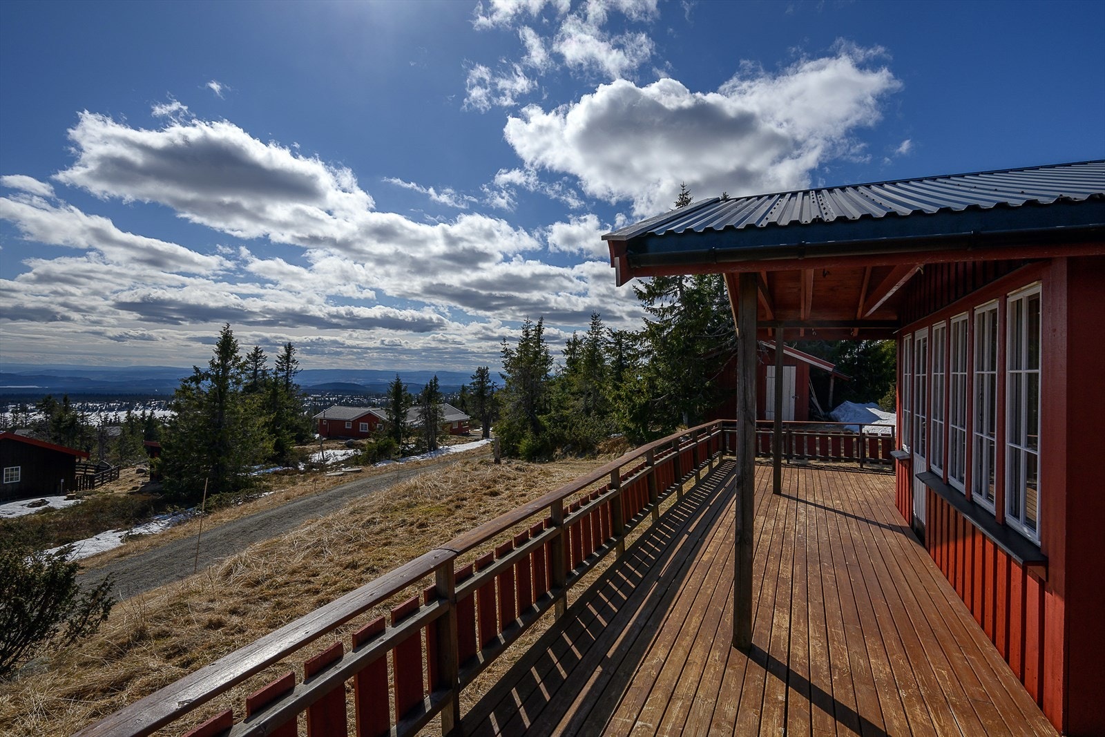 Deler av terrassen mot sør er overbygget. Galleribilde
