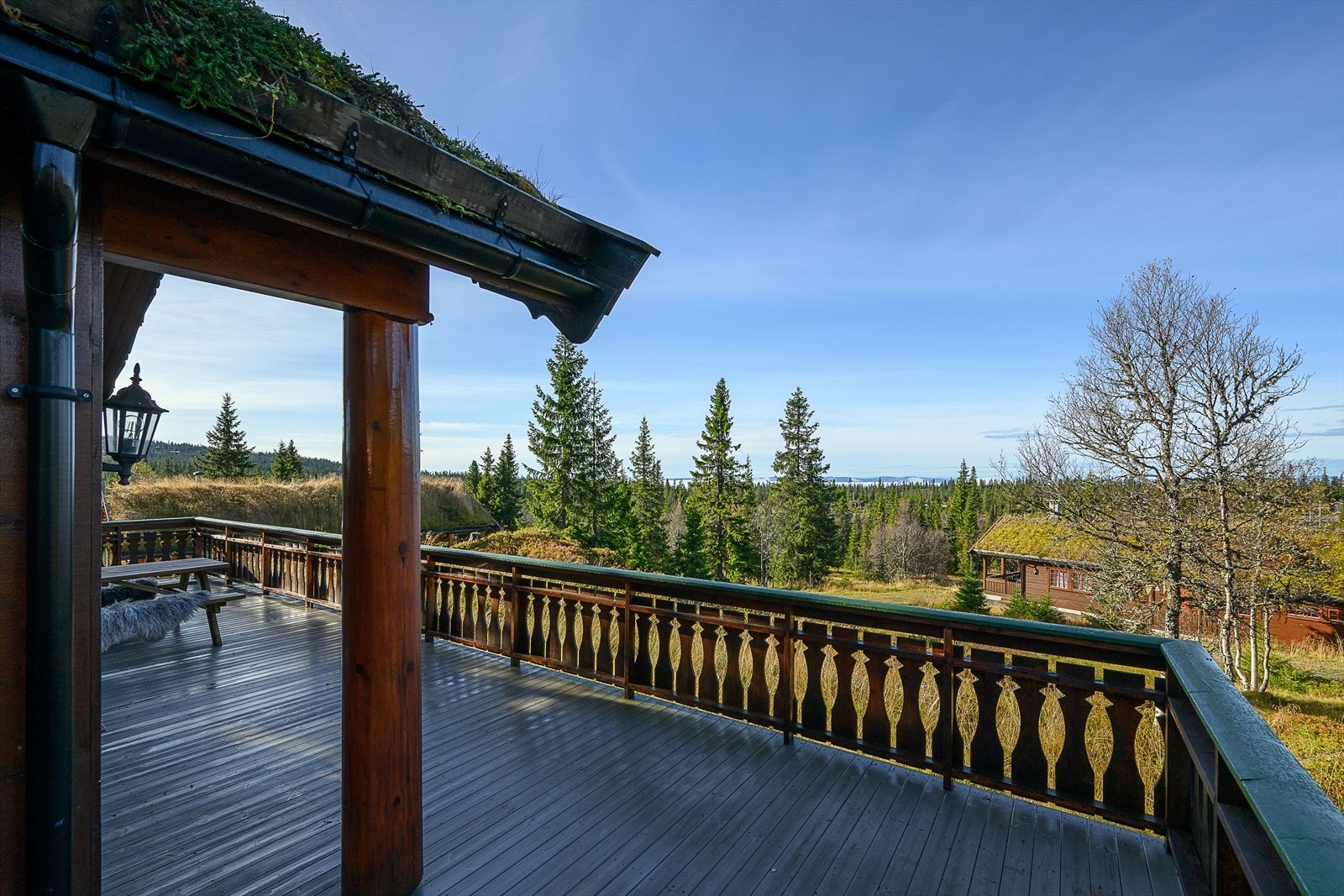 Fin utsikt! Gode møbleringsmulgheter på terrassen. Galleribilde