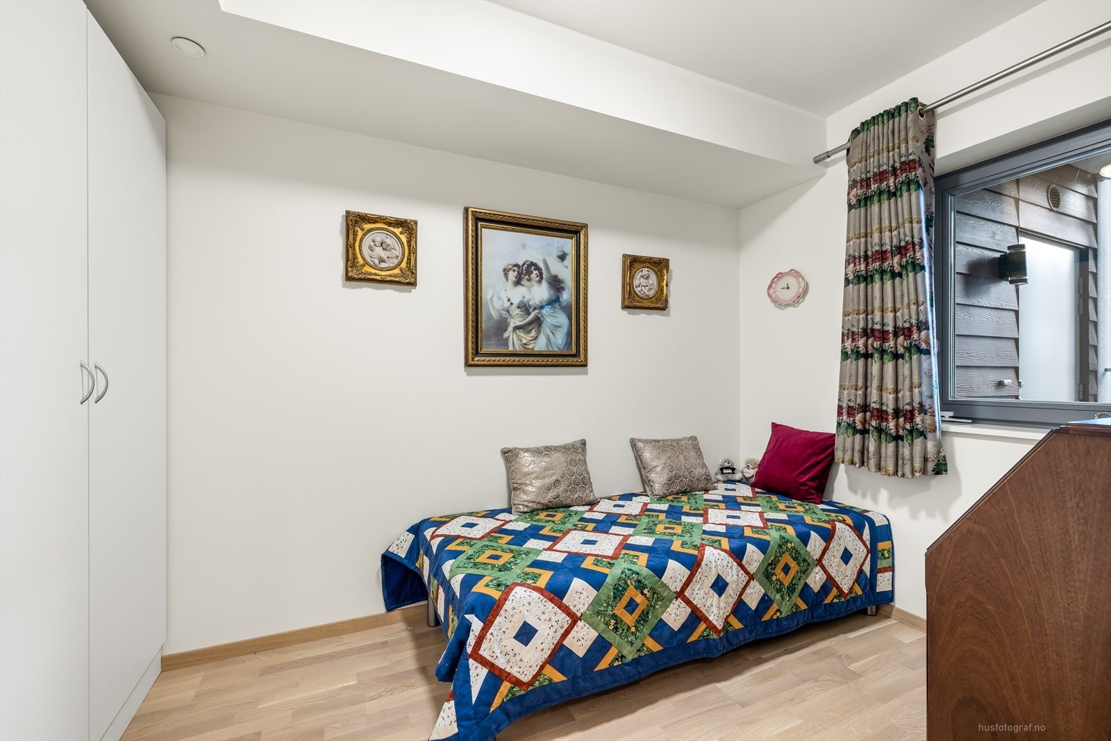 Her er det plass til seng og nattbord. Galleribilde