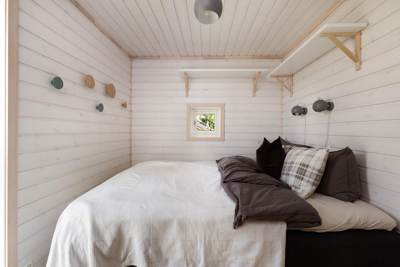 Soverom 1 innredet med dobbeltseng. Galleribilde