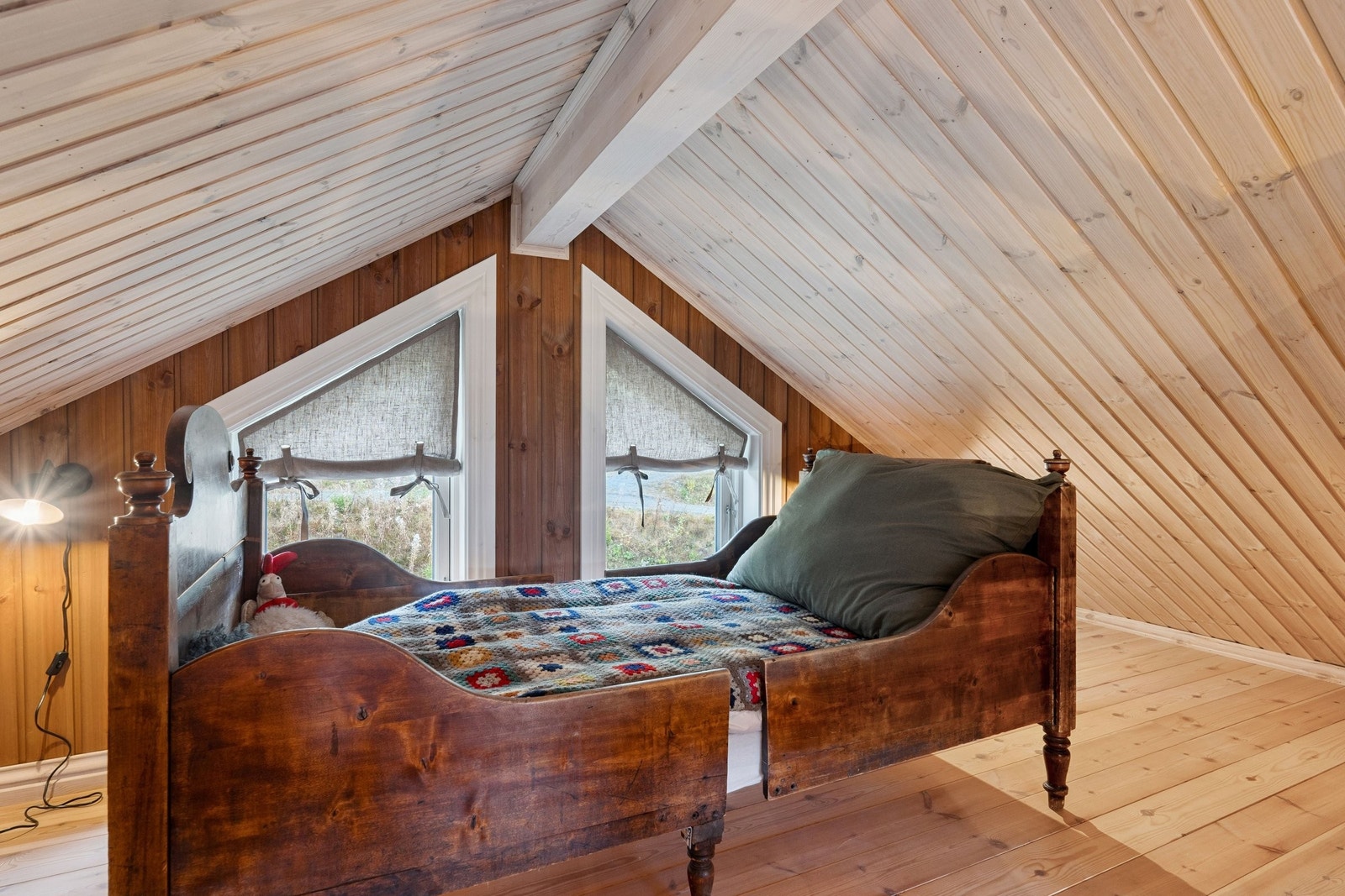 På hemsen er det god plass til ekstra gjester, til lagring eller til å lage en koselig krok Galleribilde