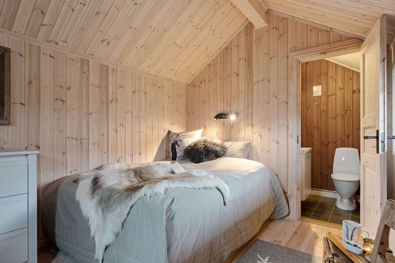 I annekset kan man trekke seg tilbake. Her er det plass til både dobbelseng og oppbevaring Galleribilde