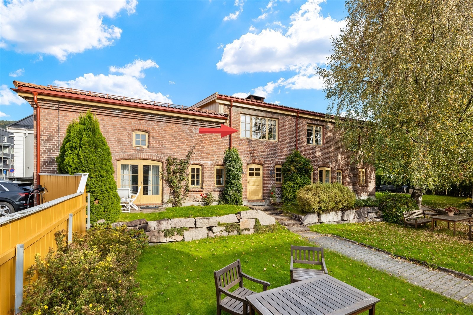 Leiligheten ligger i 2. etasje med flott utsyn over de pene fellesområdene. Galleribilde